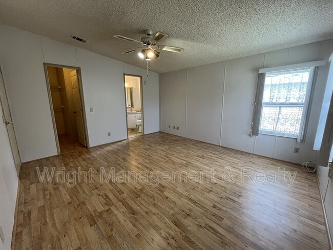 Building Photo - 38202 Woodgate Ln