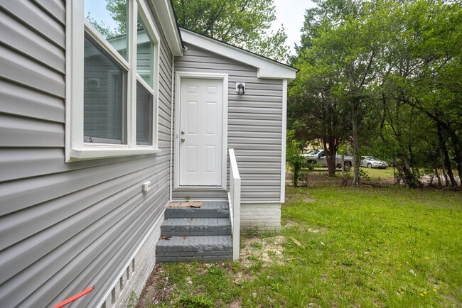 Building Photo - Welcome to this Beautiful Home nestled in the heart of Sumter, SC.