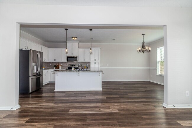 Building Photo - 4831 Fairmont Dr