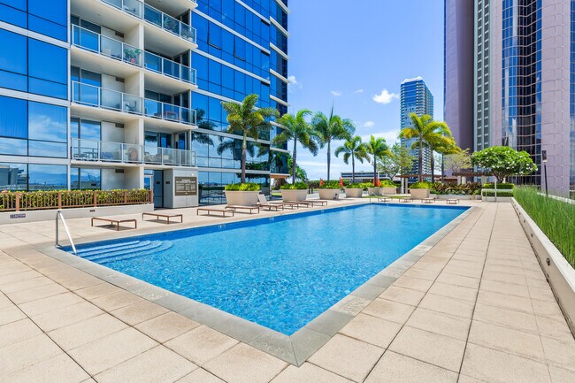 Building Photo - 555 South St