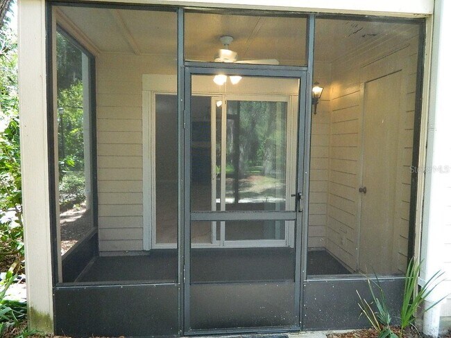 Building Photo - 672 Roaring Dr