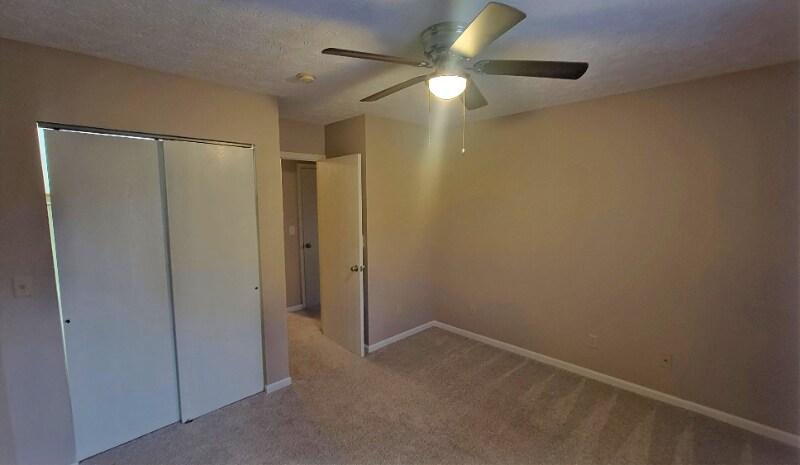 Building Photo - 400 Waterside Ave