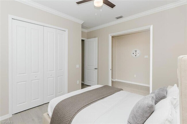 Building Photo - 5856 Sunningdale St