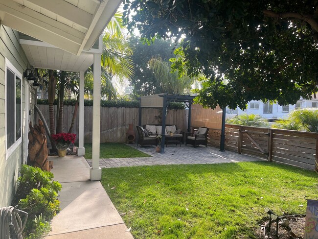 Building Photo - 3bd/2ba House with Remodeled Kitchen and A/C