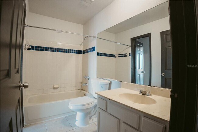 Building Photo - 4162 Versailles Dr