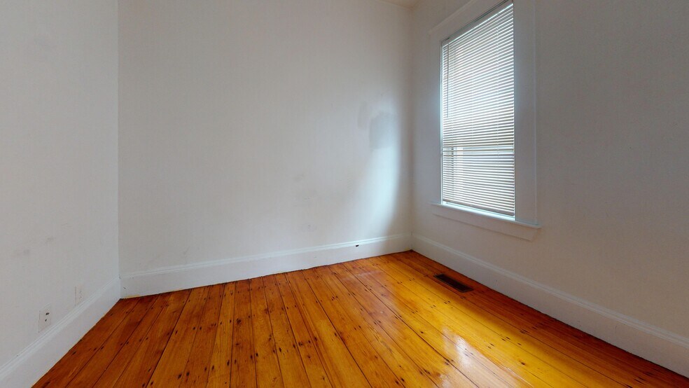 Building Photo - 10 Cherokee St