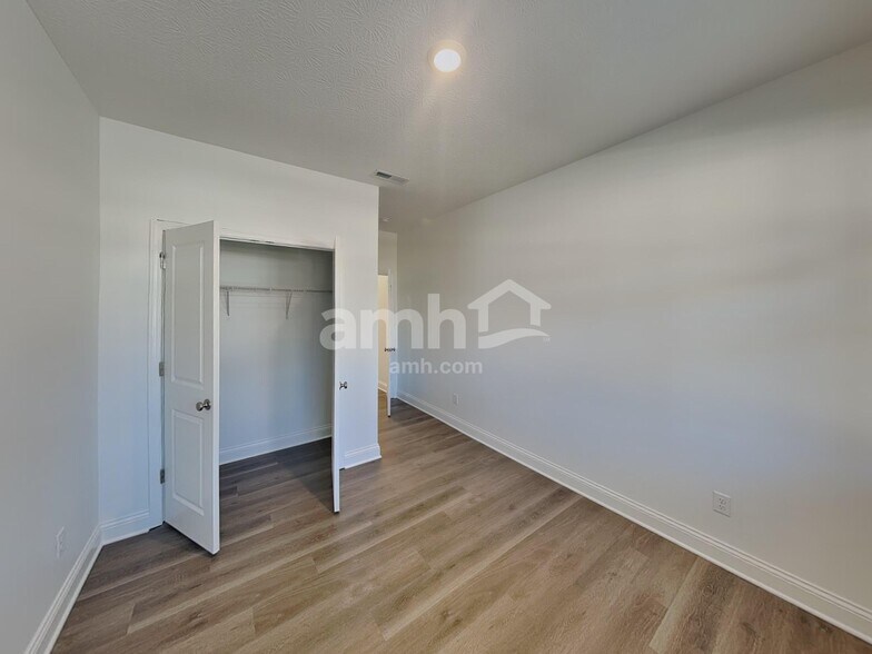 Building Photo - 206 Kramer Mills Dr