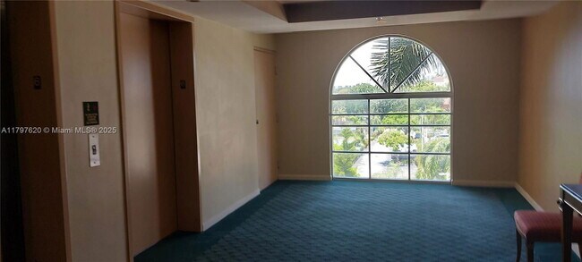 Building Photo - 19501 E Country Club Dr