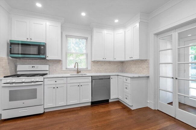 Building Photo - 23 S Bayles Ave