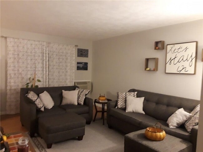 Building Photo - 11 Stonehenge Dr