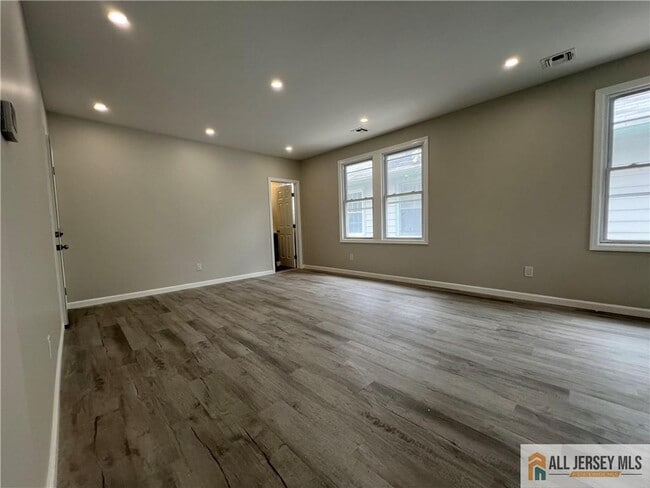 Building Photo - 588 Livingston Ave