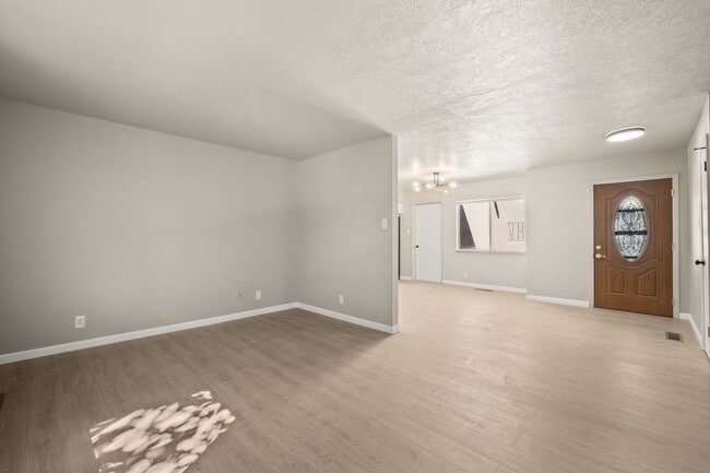 Building Photo - Northeast Heights Gem