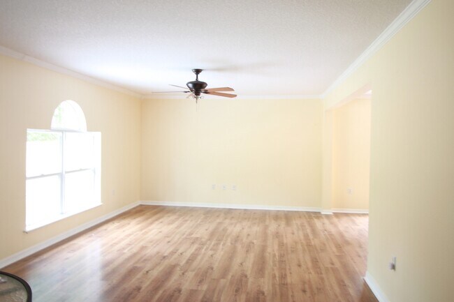 Building Photo - 116 King Arthur Ct
