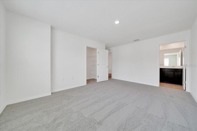 Building Photo - 6614 SW 81st Loop