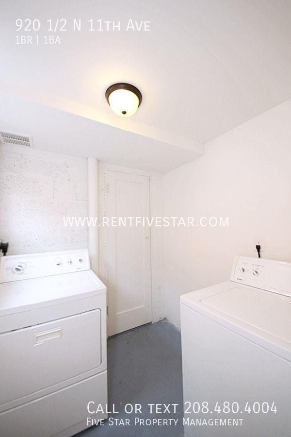 Building Photo - 920 1/2 N 11th Ave-