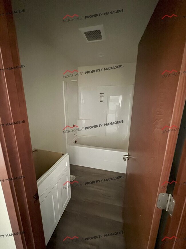 Building Photo - R289A