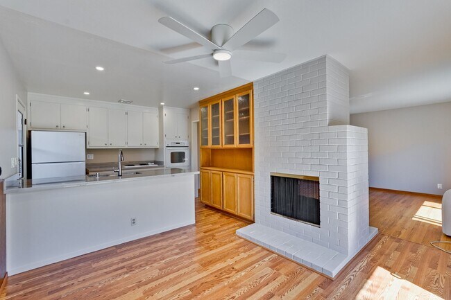 Building Photo - Welcome Home to Beautiful Cambrian Park Ne...