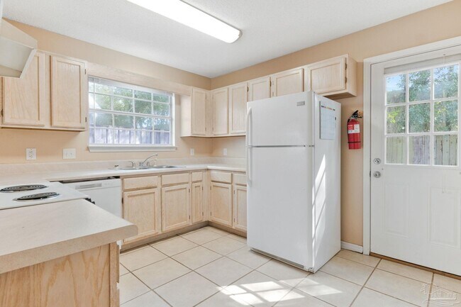 Building Photo - 139 Wildflower Ln