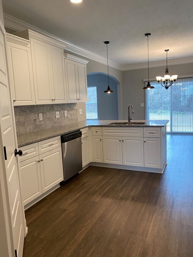 Building Photo - Spacious 5-Bedroom Home with Open Foyer - Move-In Ready! **Close to Fort Gordon, Hospitals, and I...