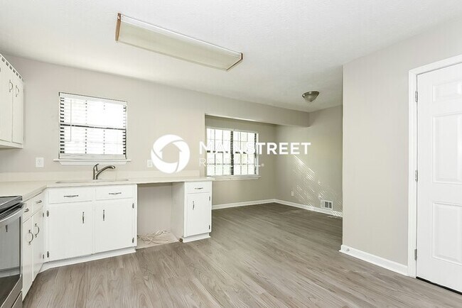 Building Photo - 3 Bedroom Pet-Friendly Home in Buford, GA with Main Street Renewal