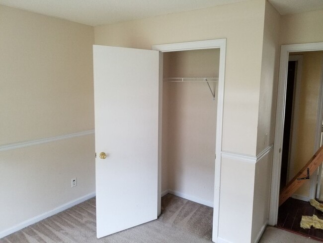 Building Photo - Cozy Home