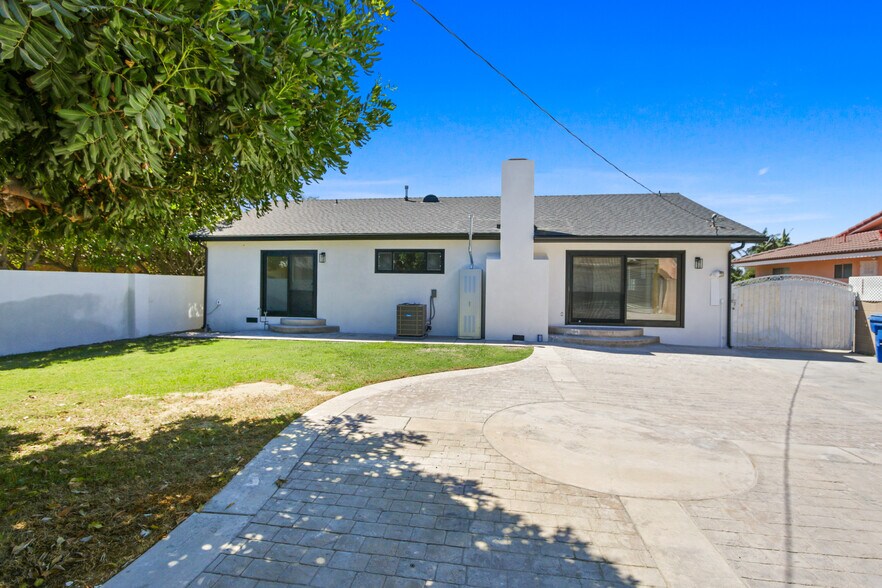 Building Photo - 8437 Everest St