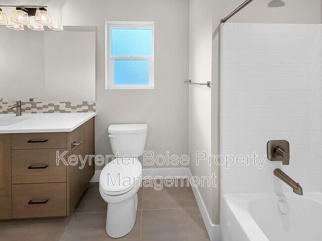 Building Photo - 6234 N Holly Spgs Ln