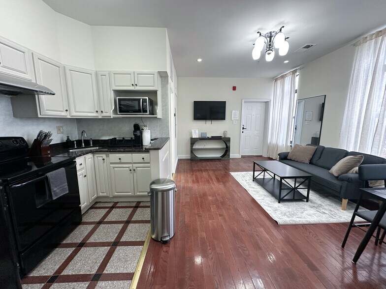 Building Photo - 207 N 11th St