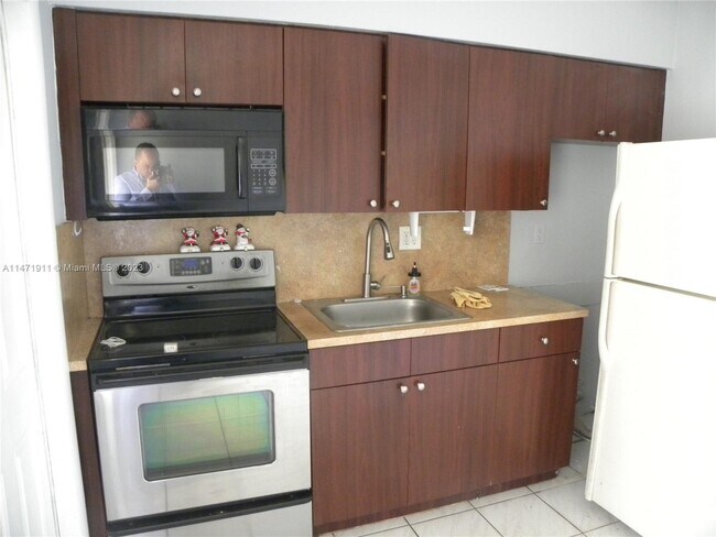 Building Photo - 7501 NW 2nd Terrace