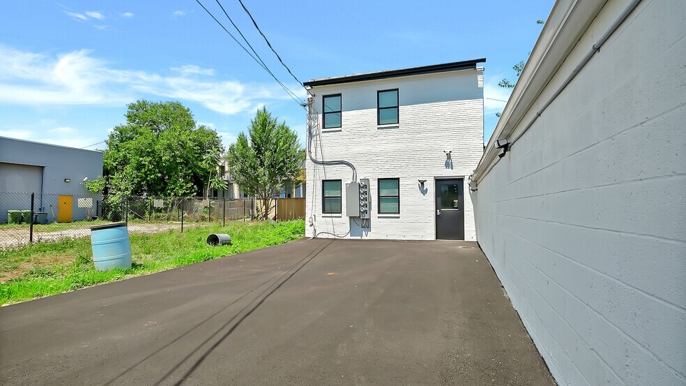 Building Photo - 1225 Washington Blvd