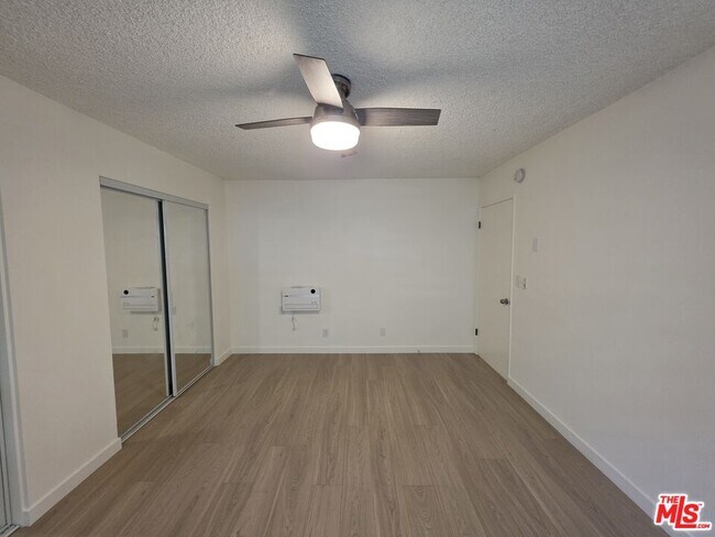 Building Photo - 10815 Rose Ave