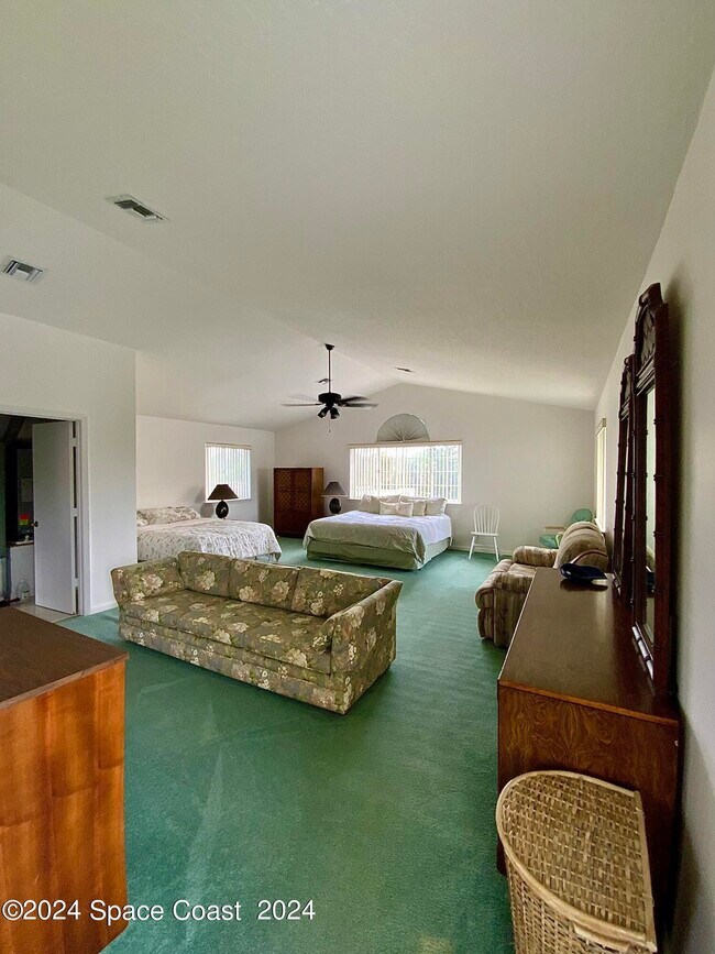 Building Photo - 190 Richards Rd