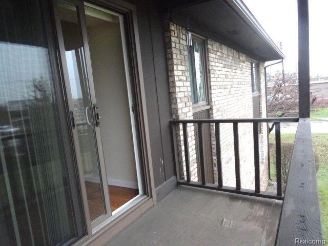 Building Photo - 250 E Thirteen Mile Rd