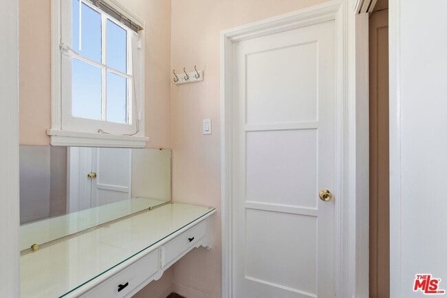 Building Photo - 1873 Midvale Ave