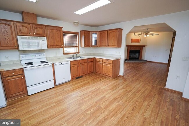 Building Photo - 12179 Country Dr