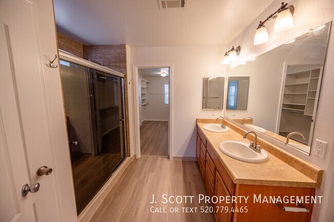 Building Photo - 3425 E Bartlett Dr