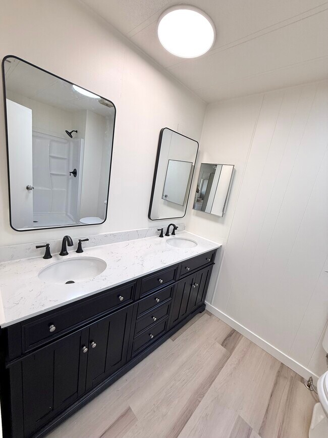 Building Photo - 500 Rancheros Dr