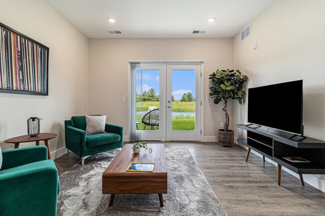 Building Photo - Harmony Lake Apartment Homes