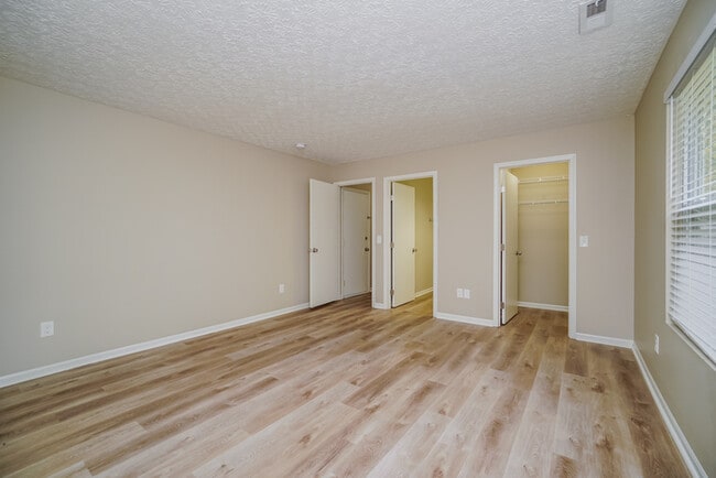 Building Photo - 4649 Kenross Dr