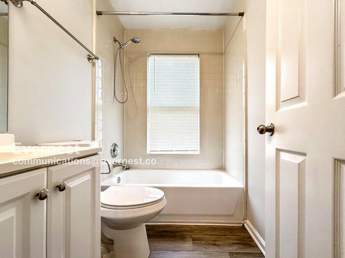 Building Photo - 915 Ridge Ave NW