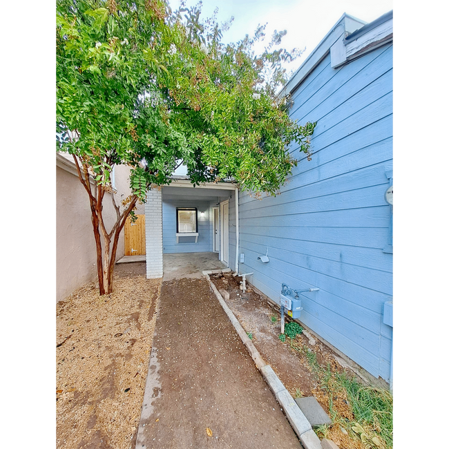 Primary Photo - Stunning 2 Story Home with 3BR and a Backyard-Available Now!