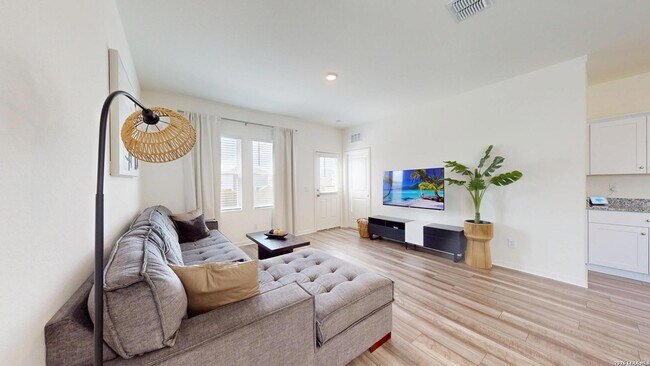 Building Photo - 5814 Lilac Lndg