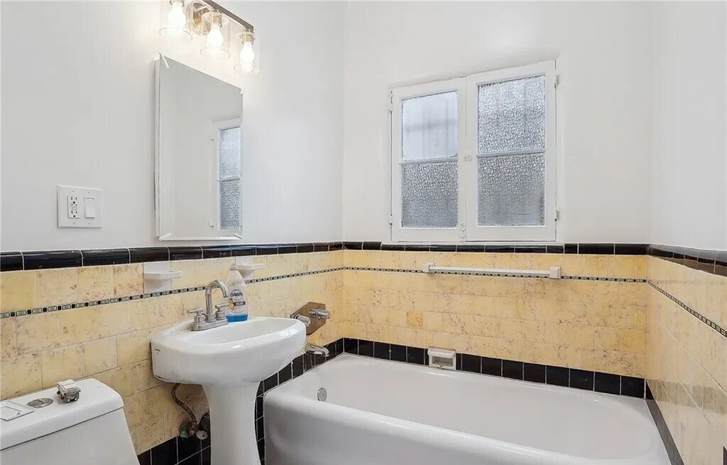 Building Photo - 4237 Garthwaite Ave