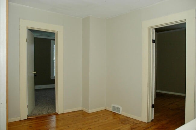 Building Photo - 1335 Ashland Ave NE