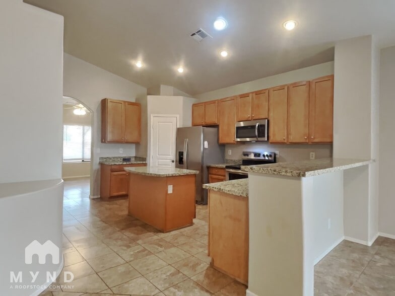 Building Photo - 6315 S 25th Dr