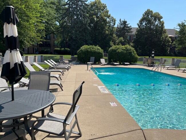 Building Photo - 5101 Carriage Way Dr