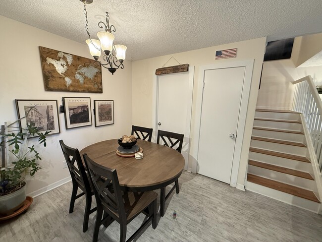 Building Photo - 1021 Springdale Cir