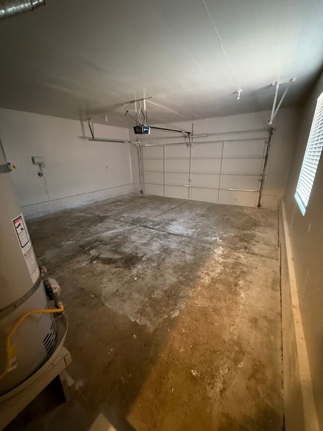 Building Photo - Prime Location 3 Bed 2 Bath Updated Home!