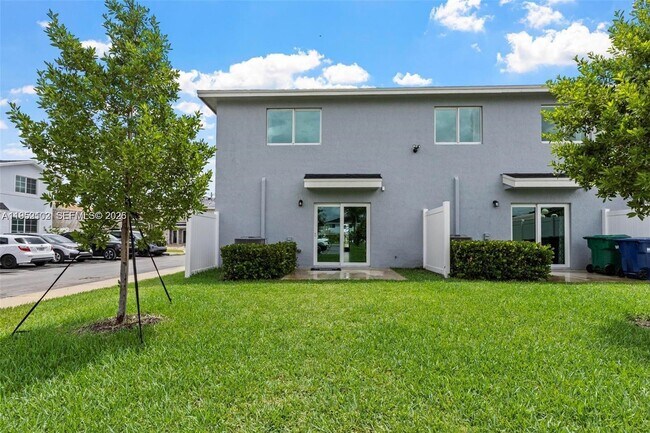 Building Photo - 436 10th Ct