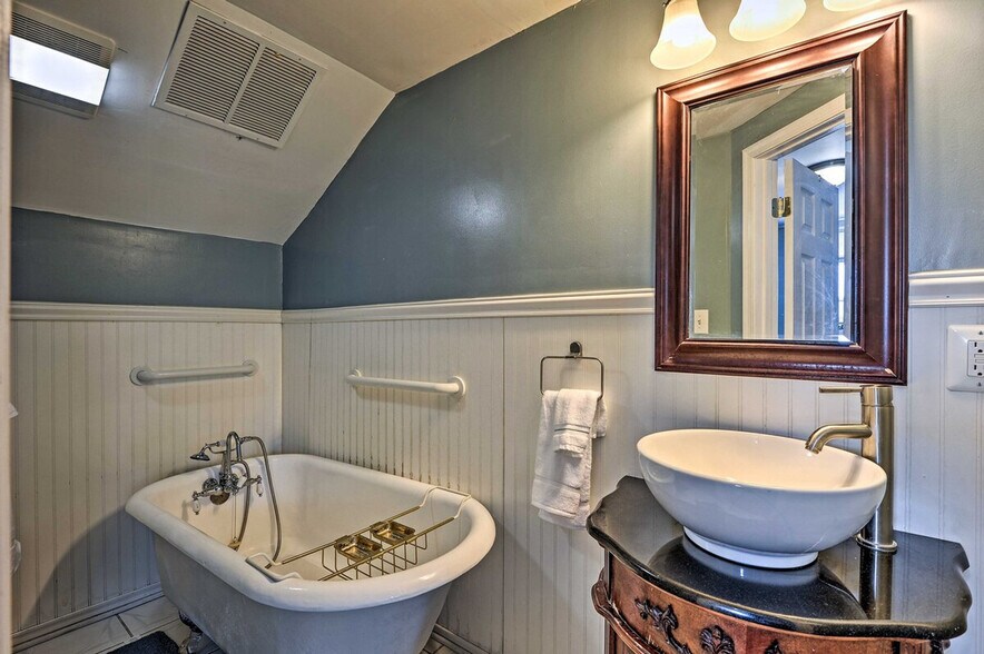 Building Photo - 1414 Regester Ave